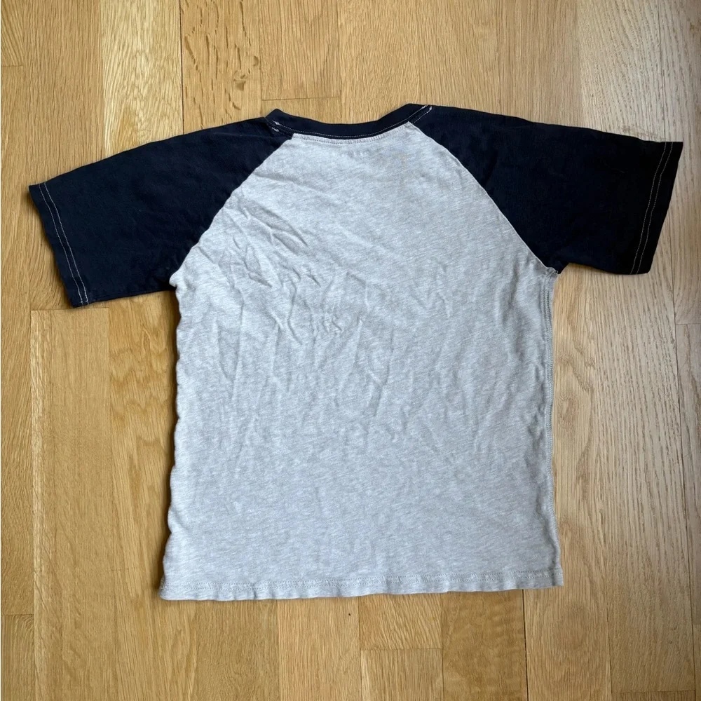 GAPKids Boys Grey Graphic Short Sleeve Shirt size small 6-7